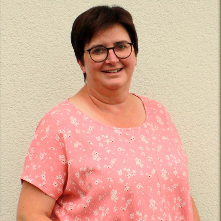 Fensterbau Eeten ist Ihr traditioneller Fensterfachbetrieb aus Metjendorf. Im Zusammenhang mit Ihrer nächsten Baumaßnahme stehen wir Ihnen rund um die Themen Energieeffizienz, Wärmedämmung, Einbruchschutz und Sonnenschutz mit einer fachgerechten und individuellen Beratung gerne zur Seite.