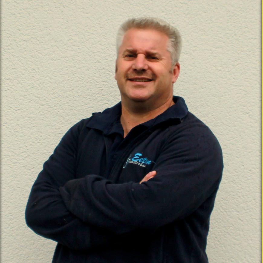 Fensterbau Eeten ist Ihr traditioneller Fensterfachbetrieb aus Metjendorf. Im Zusammenhang mit Ihrer nächsten Baumaßnahme stehen wir Ihnen rund um die Themen Energieeffizienz, Wärmedämmung, Einbruchschutz und Sonnenschutz mit einer fachgerechten und individuellen Beratung gerne zur Seite.