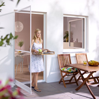 Genießen Sie frische Luft – ohne ungebetene Gäste. Mit den langlebigen Insektenschutzlösungen von Neher, geliefert über unseren Partner Growe, schützen Sie Ihr Zuhause zuverlässig vor Mücken, Fliegen und anderen Plagegeistern. Ob Fenster, Türen oder Lichtschächte: Für jede Einbausituation gibt es eine passgenaue, unauffällige Lösung, die funktioniert und lange Freude macht. Wir beraten Sie gerne, welcher Insektenschutz am besten zu Ihrem Zuhause passt.